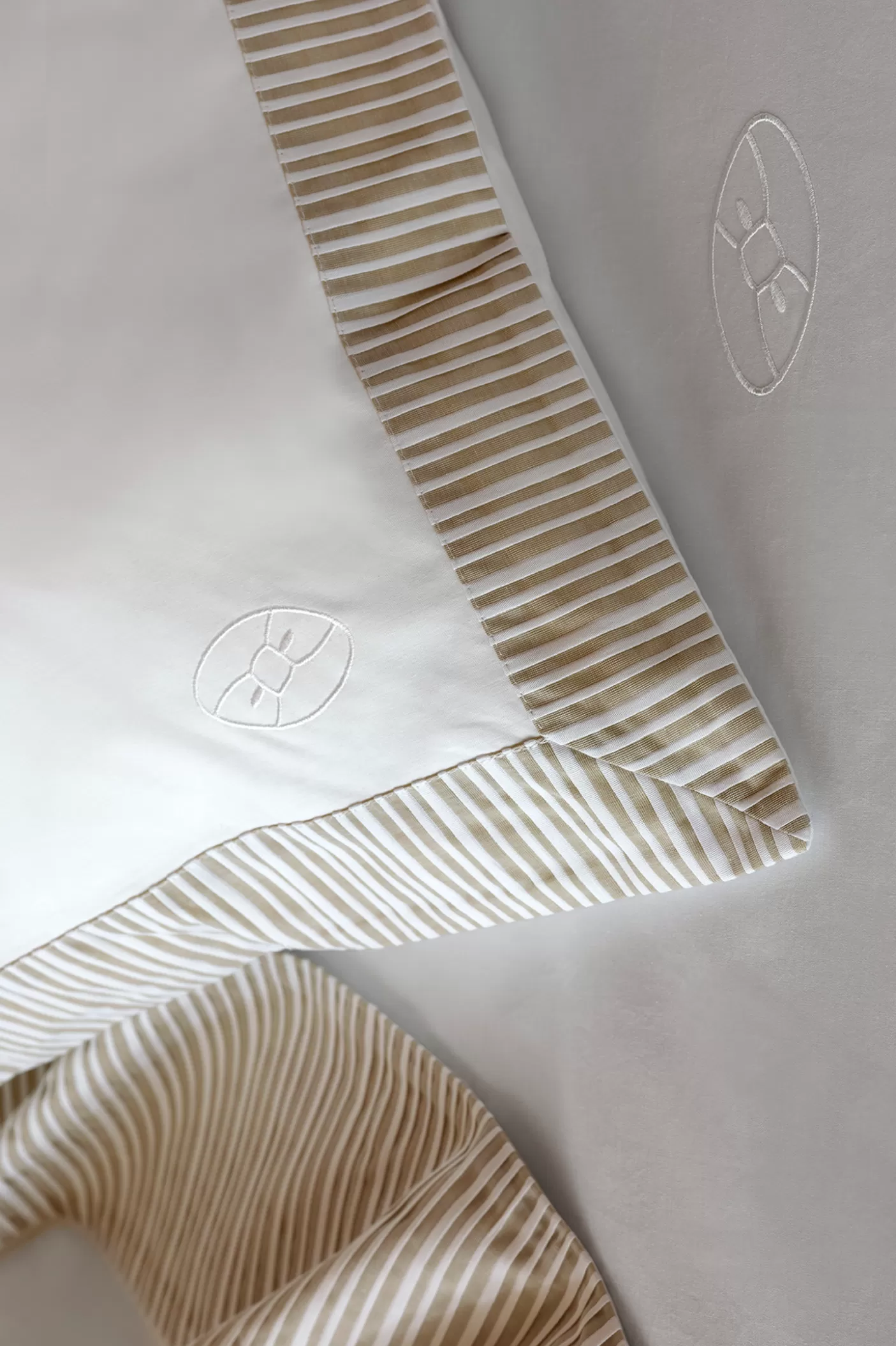 Discount 2 Taies D'oreiller Carrés Blanc Et Beige - Bulle Ovale Taies D'Oreiller
