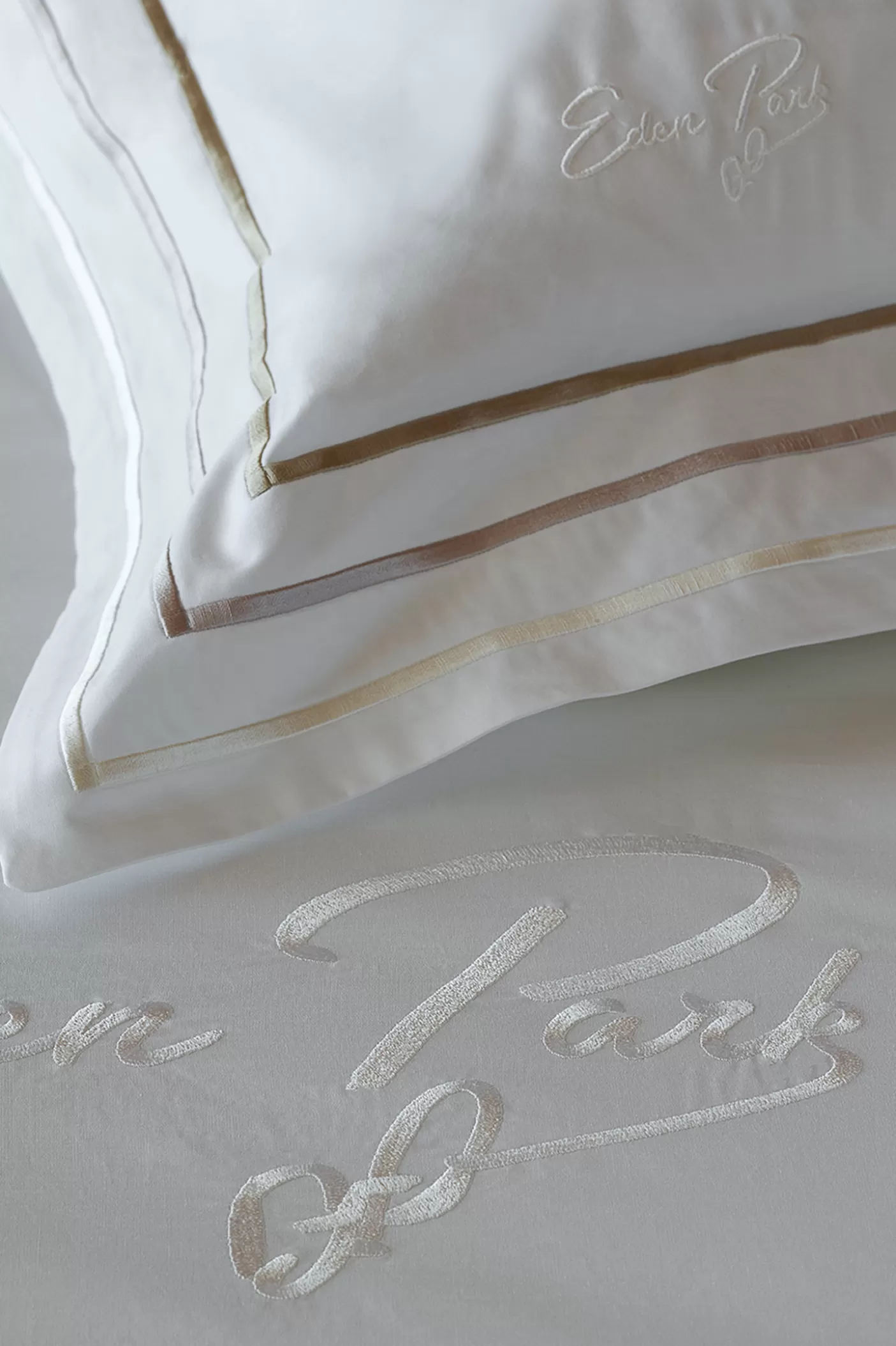 Best Sale 2 Taies D'oreiller Carrés Blanc Et Doré - Avec Toi Et Les Bleus Taies D'Oreiller